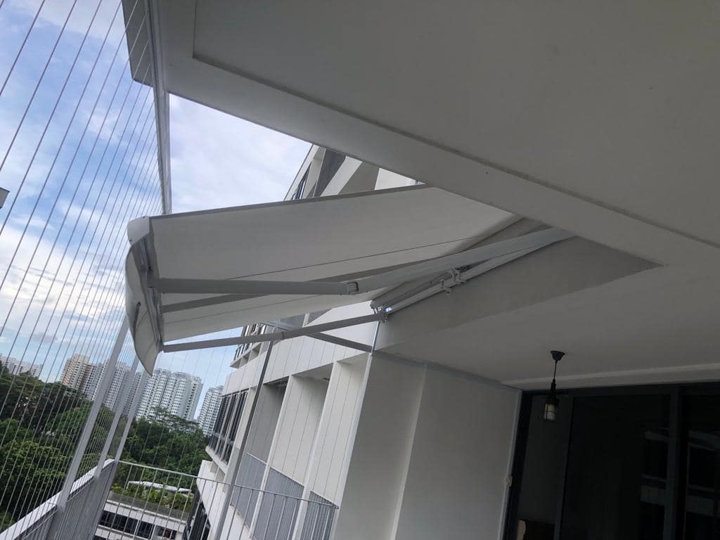 Retractable awning 1