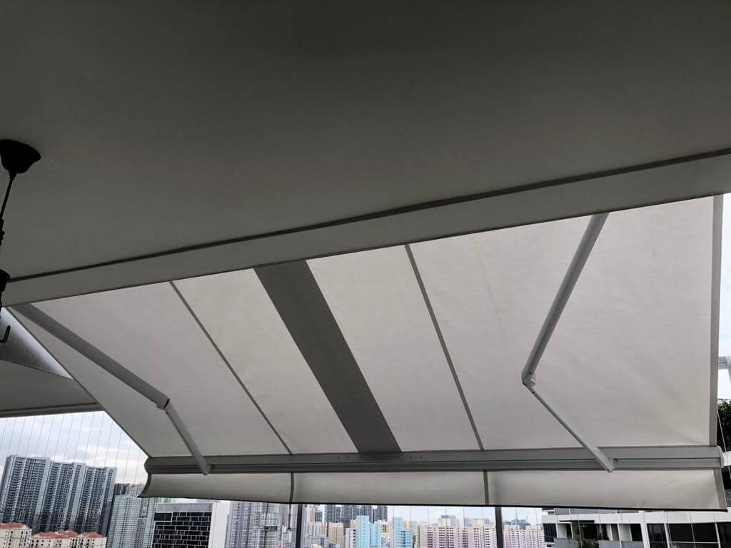 Retractable awning 10